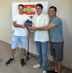 Governo do Estado recebe atletas catarinenses premiados em uma das principais competições mundiais de Pesca Submarina